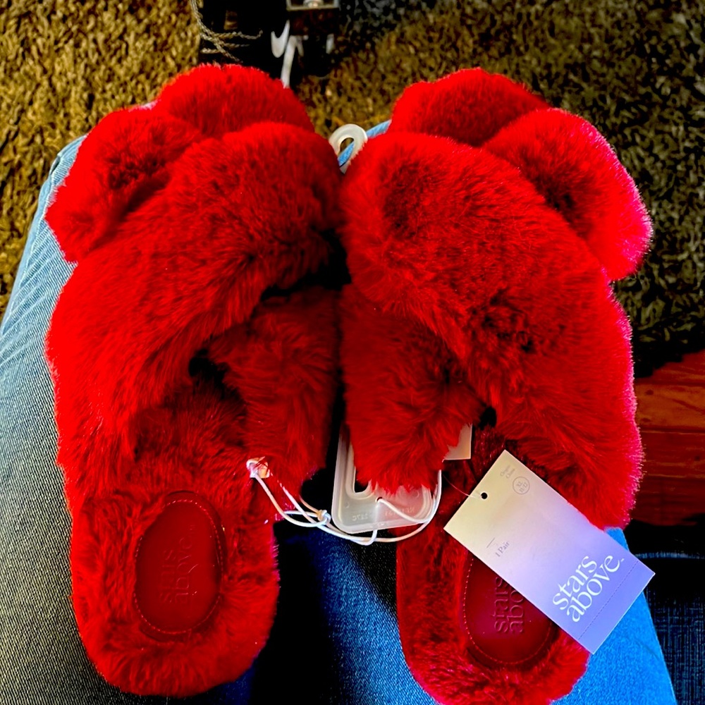 New with tags. Star above fuzzy slippers.